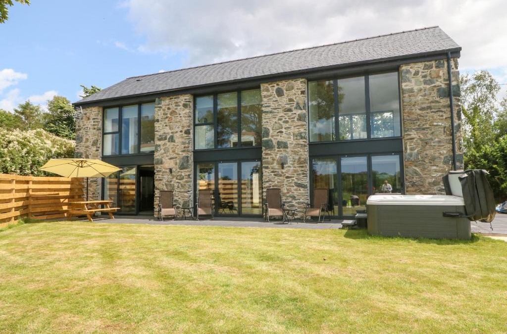 Llanfairpwllgwyngyll House | Pen-Y-Bryn