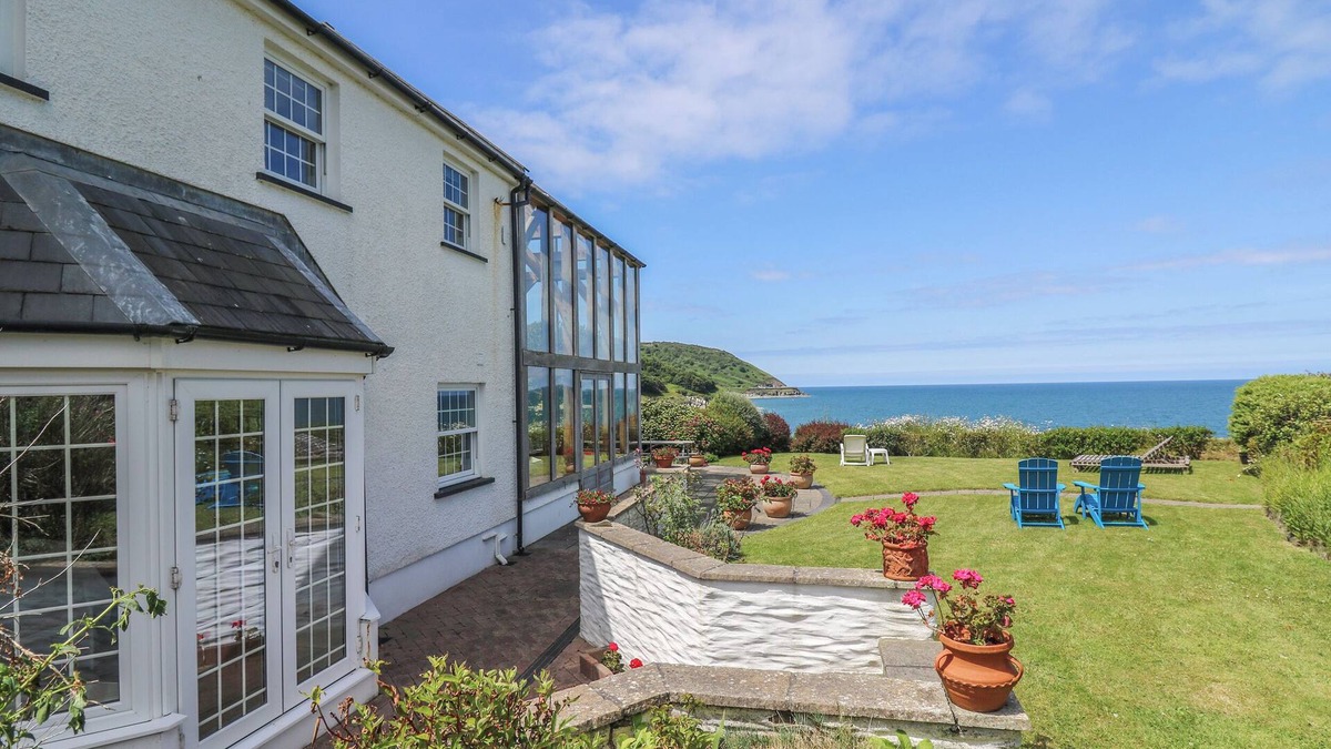 Aberporth Cottage | PEN Y GRAIG, luxury holiday cottage, with open fire in Aberporth