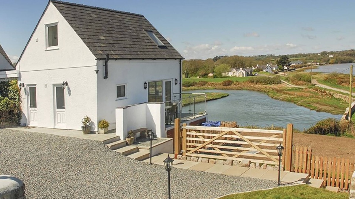 Pentraeth Cottage | PEN Y PRYS, family friendly, country holiday cottage in Red Wharf Bay