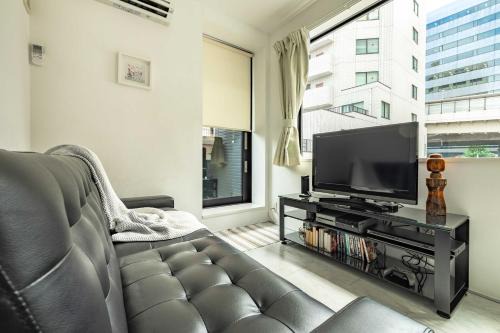 Nishi-Shinjuku House | Pencil House - 10 mins walk to Shinjuku