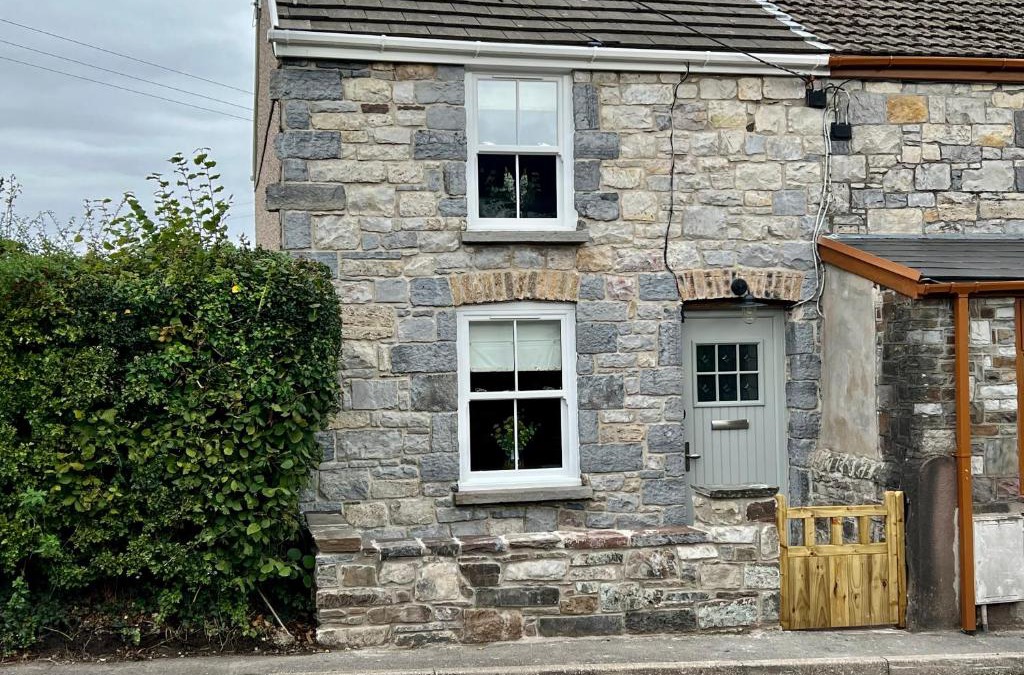 Penderyn House | Penderyn Cottage Waterfall Country Brecon Beacons