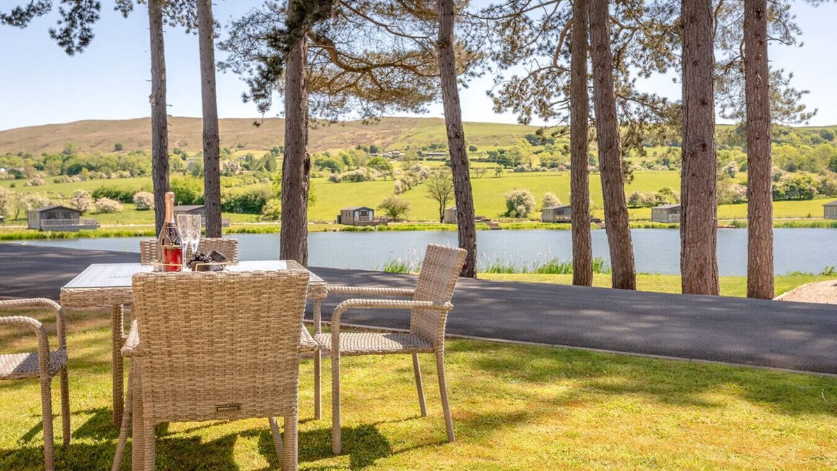 Fence House | Pendle View Gatehouse – Lakeside Stay in the Ribble Valley