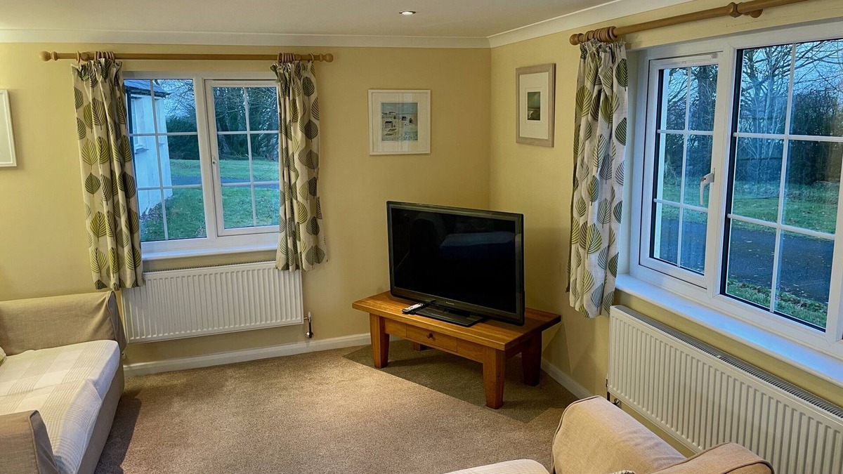Trewassa Cottage | Pendragon Cottage Gringolet Lounge/Diner Sleeps 3