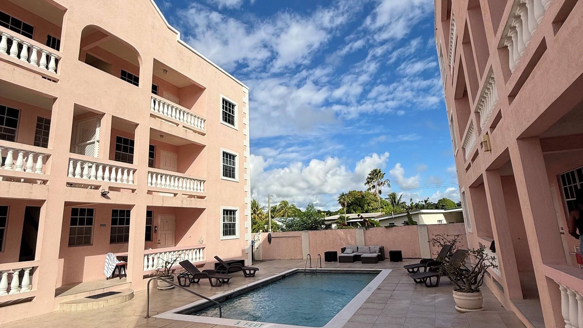 Maxwell Condo | Pene's Place 2Brm Condo. 2 Min Walk To The Beach