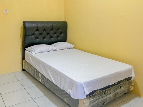Pameungpeuk Hotel | Penginapan Diar near Pantai Santolo Mitra RedDoorz