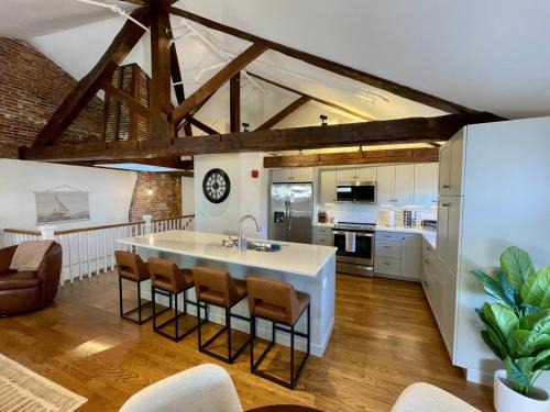 Portsmouth Apartment | Penhallow Suite Downtown Portsmouth