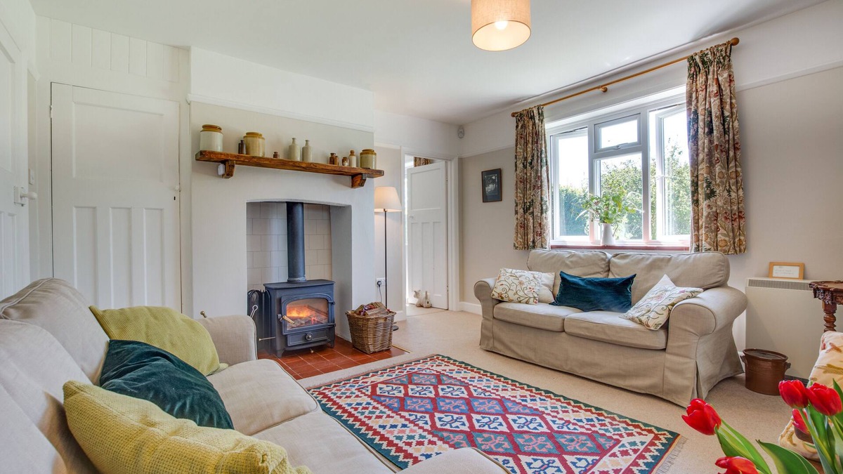 Abbess Roding House | Penhill Cottage - Three Bedroom House, Sleeps 5