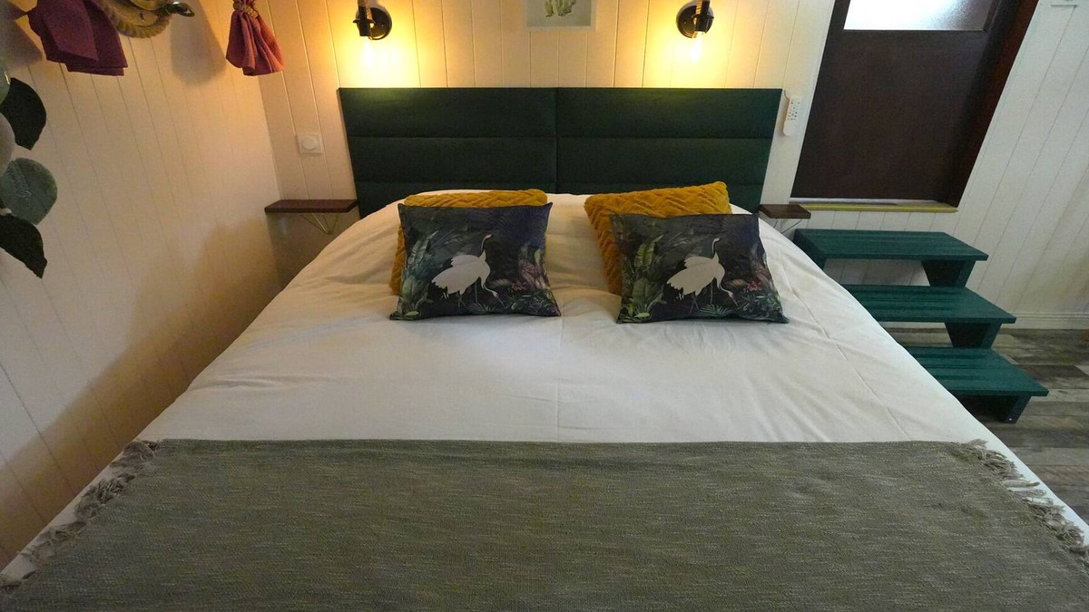 Avignon Boat Rental | Peniche Spa Le Makara Cottage 2 Bedrooms