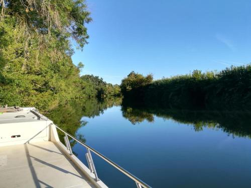 Bellegarde Boat Rental | Penichette Odyssey Croisieres