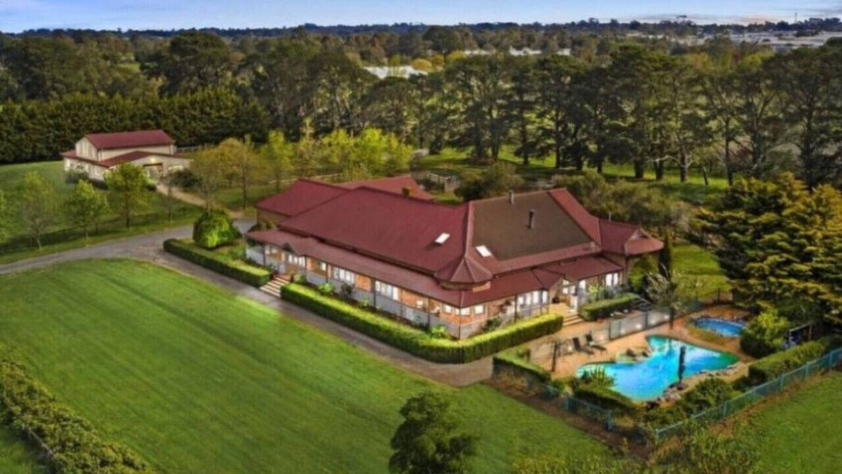 Somerville House | Peninsula Farm Stay 5bd 3Bth Gas Heated Spa & Fire Pit