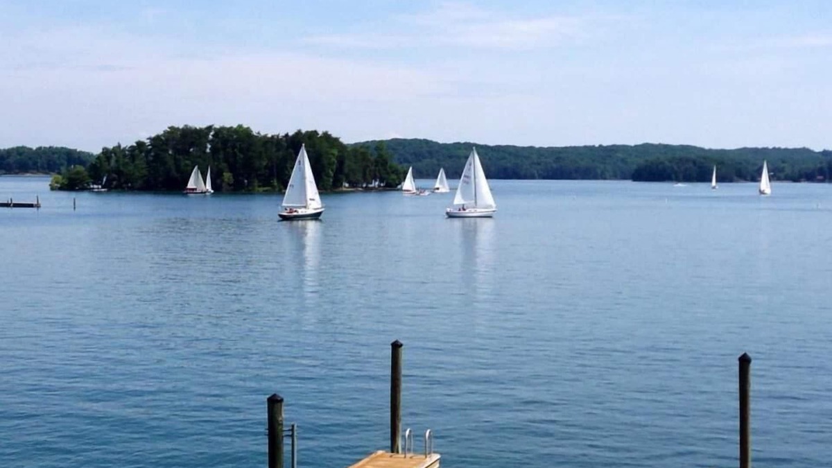 North Shore Condo | Peninsula Paradise at Bernard's Landing - Closest to the water!