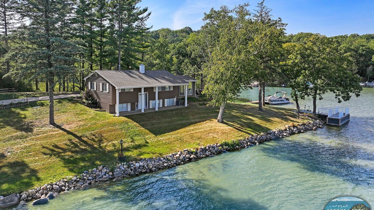 Whitewater House | Peninsula Paradise on Rice Lake