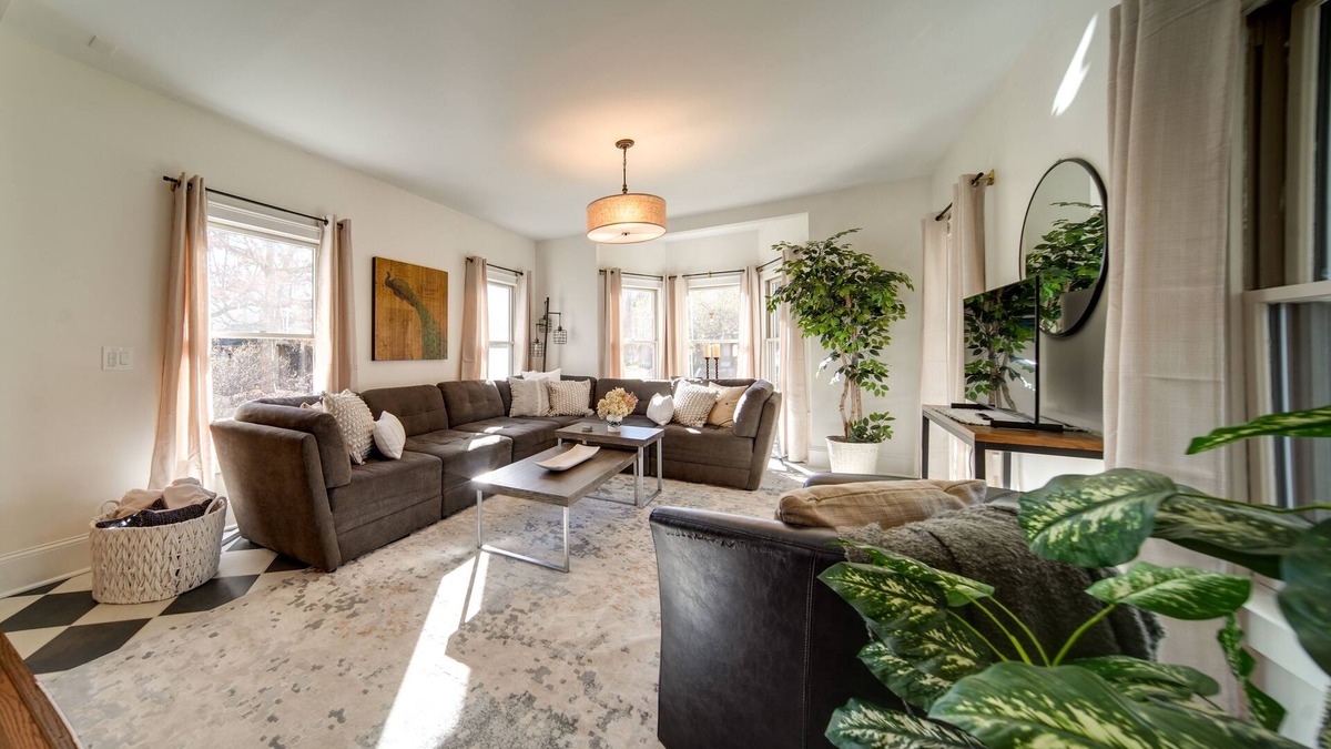 Peninsula House | Peninsula Paradise - Walk to Hiking & Shopping!