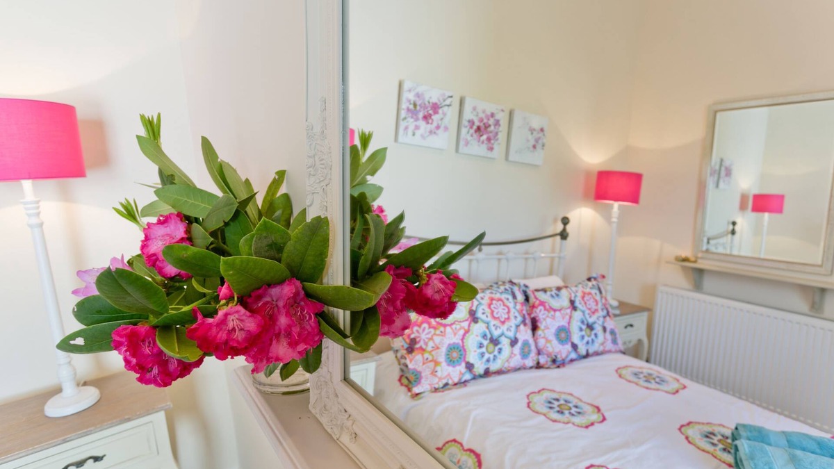 Ty Croes Cottage | Penlon - a dog that sleeps 4 guests in 2 bedrooms