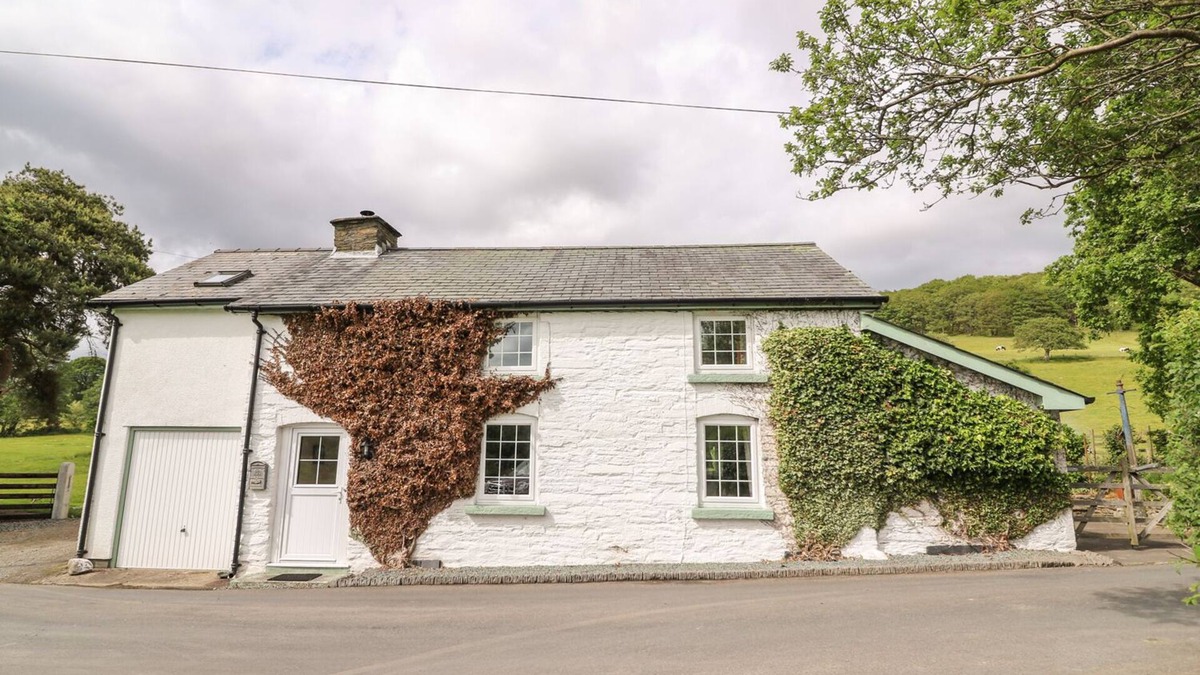 Rhayader Cottage | PENLONE COTTAGE, pet friendly, character holiday cottage in Rhayader