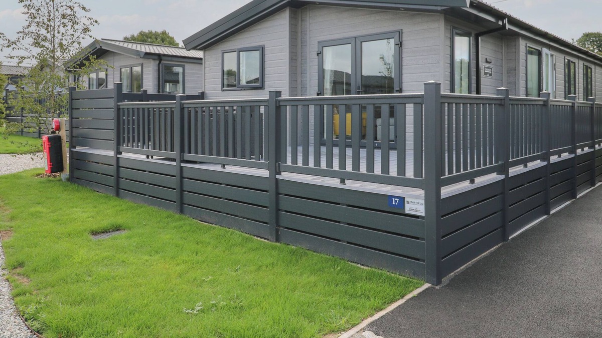 Fowey Cabin | PENMARLAM LODGE RETREAT 17, family friendly in Bodinnick