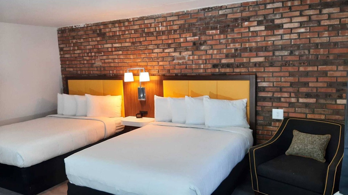 Oakford Hotel | Penn Lodge Hotel & Suites