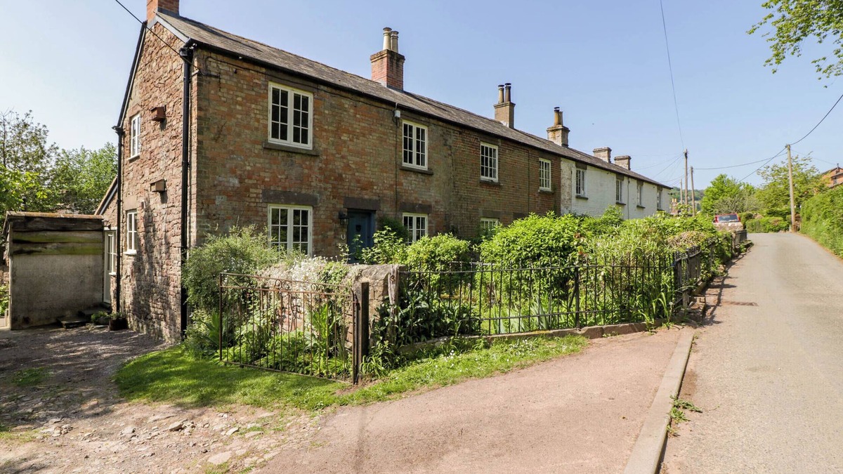 Blakeney Cottage | PENNFIELDS, family friendly, character holiday cottage in Blakeney