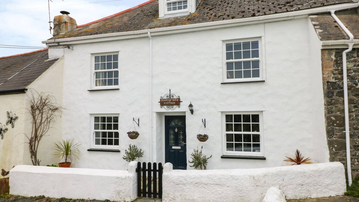 Helford Passage Cottage | PENROSE FARM COTTAGE, pet friendly, with a garden in St Keverne