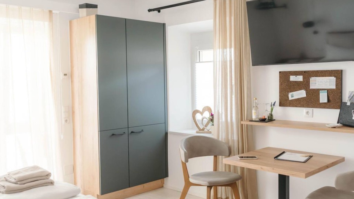 Burgau Apartment | Pension Blumenwiese - Apartment, kitchen, shower/WC, terrace, garden view