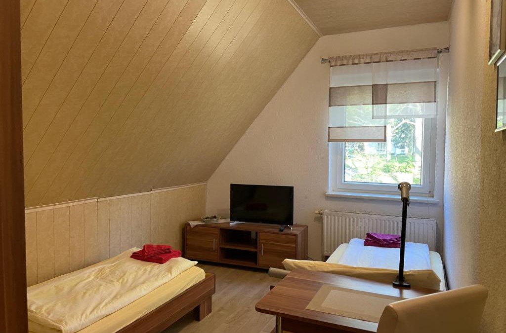 Borna-Heinersdorf House | Pension Evi