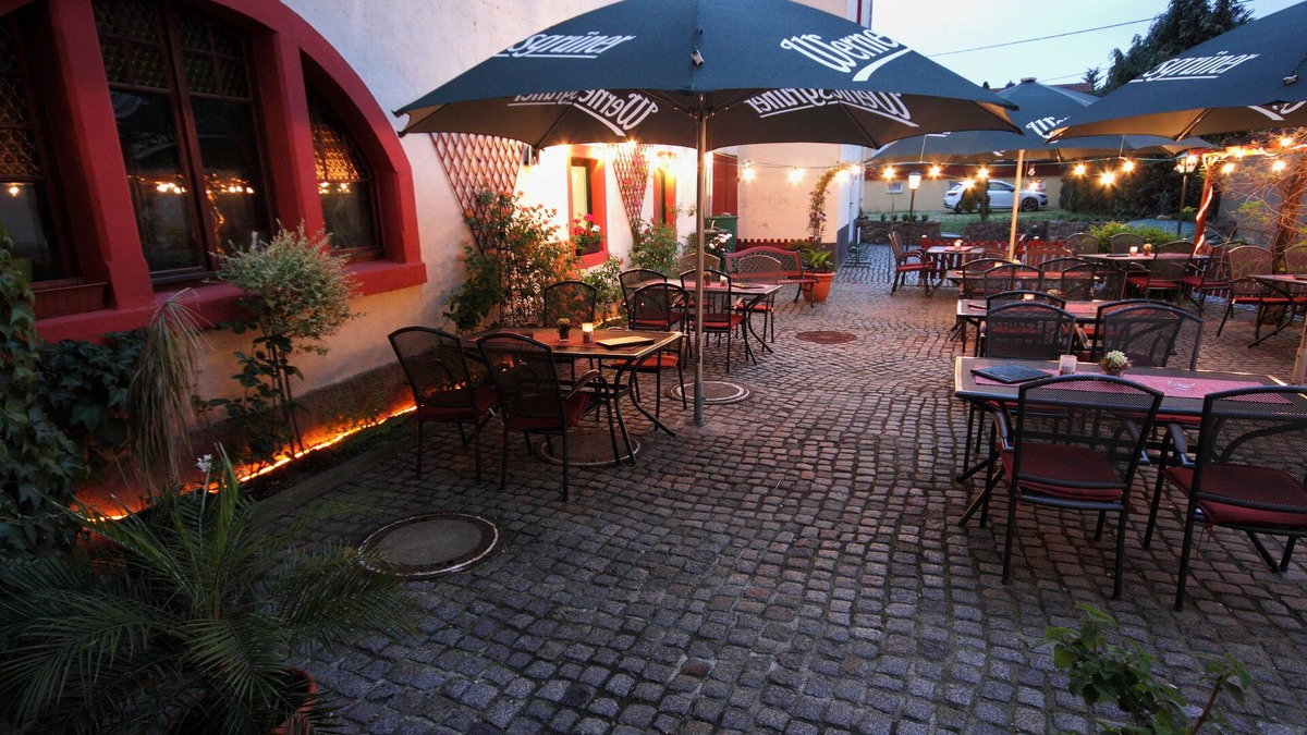 Claussnitz Hotel | Pension Gasthof und Hotel Roter Hirsch