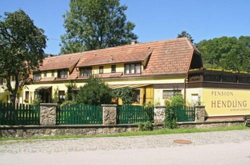 Klingfurth House | Pension Hendling