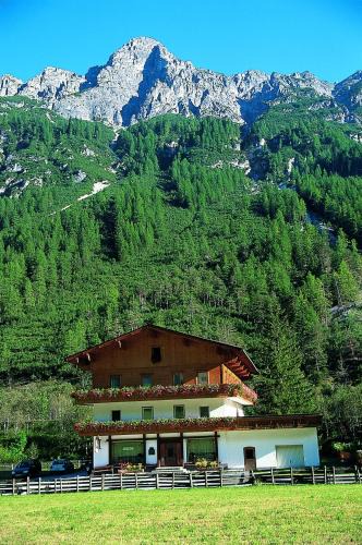 Gschnitz House | Pension Nina & Gasthof Alpenrose