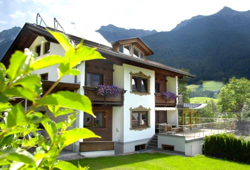 Neustift Im Stubaital House | Pension Tina