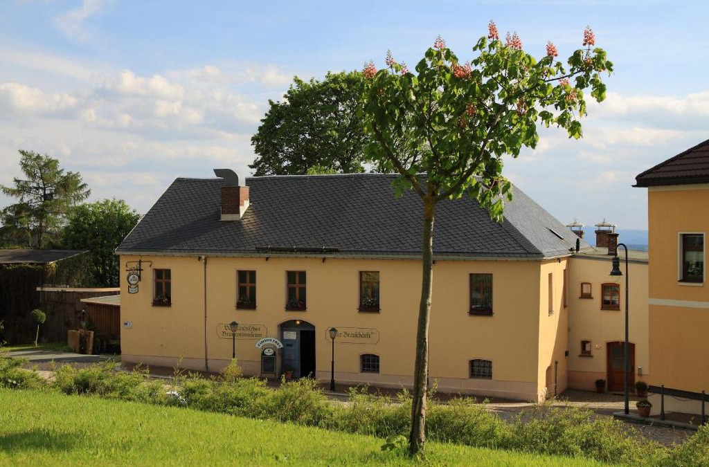 Schoeneck House | Pension und Gaststätte "Zur Brauschänke"