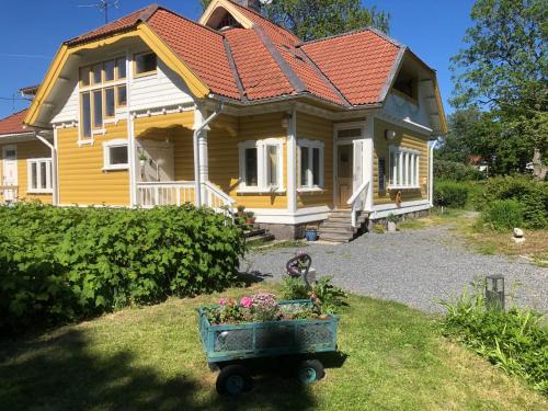 Almsta House | Pensionat Kanalvillan