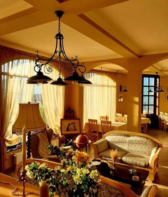Eselnita House | Pensiunea Casa Mircea & Restaurant