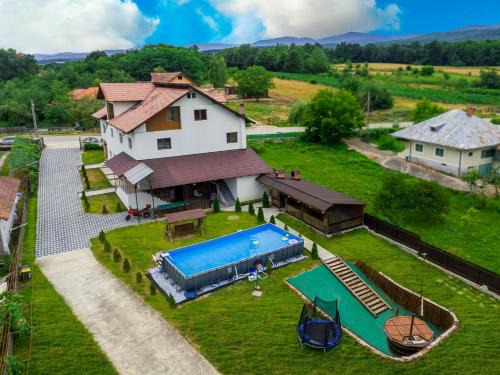 Novaci House | Pensiunea Day & Deny