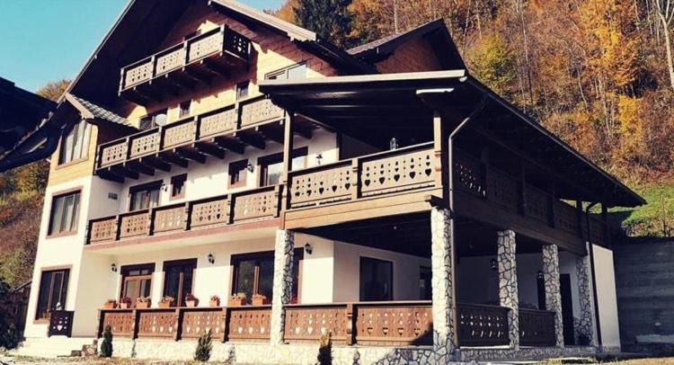Vidra House | Pensiunea Drumul Iancului