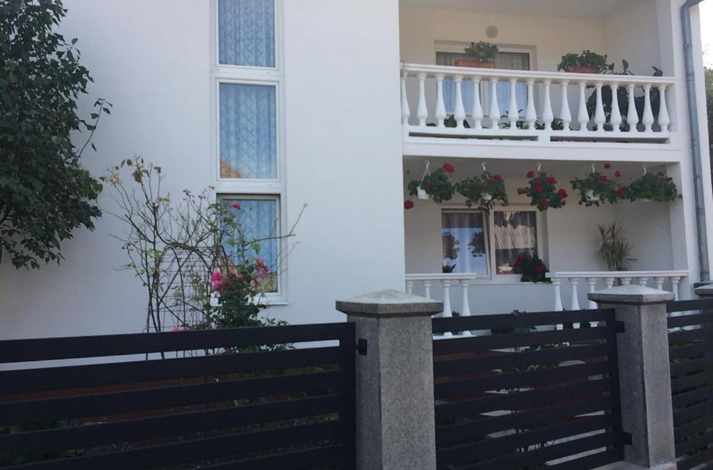 Sant House | Pensiunea Grapini