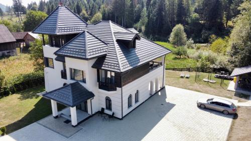 Manastirea Humorului House | Pensiunea La Brazi