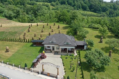 Salva House | Pensiunea Pe Vale La Moco