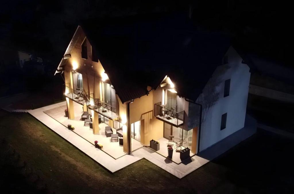 Comarnic House | Pensiunea PIRI LAND