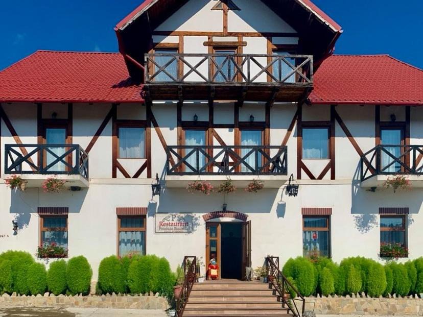 Putna House | Pensiunea Restaurant Bucovina (CarmeniaSRL)