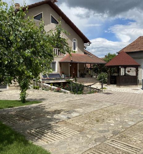 Orastie House | Pensiunea Roșu