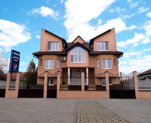 Arad House | Pensiunea Sangria Blue