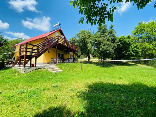 Valea Danului House | Pensiunea Valea Veveritelor