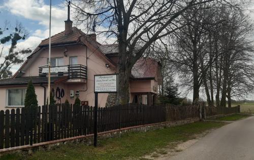 Strzegowo House | Pensjonat Lipowy Dworek