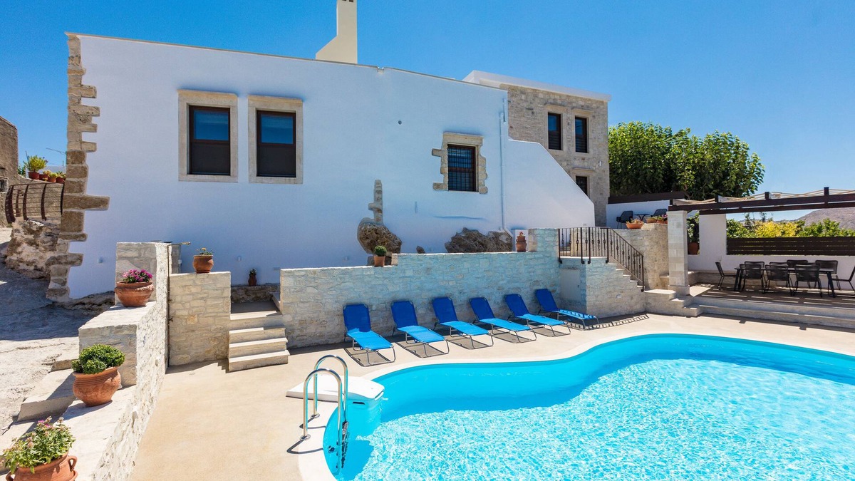 Monopari Villa | Penthe Manor House, Rustic Secret Retreat - Close to South and North beaches
