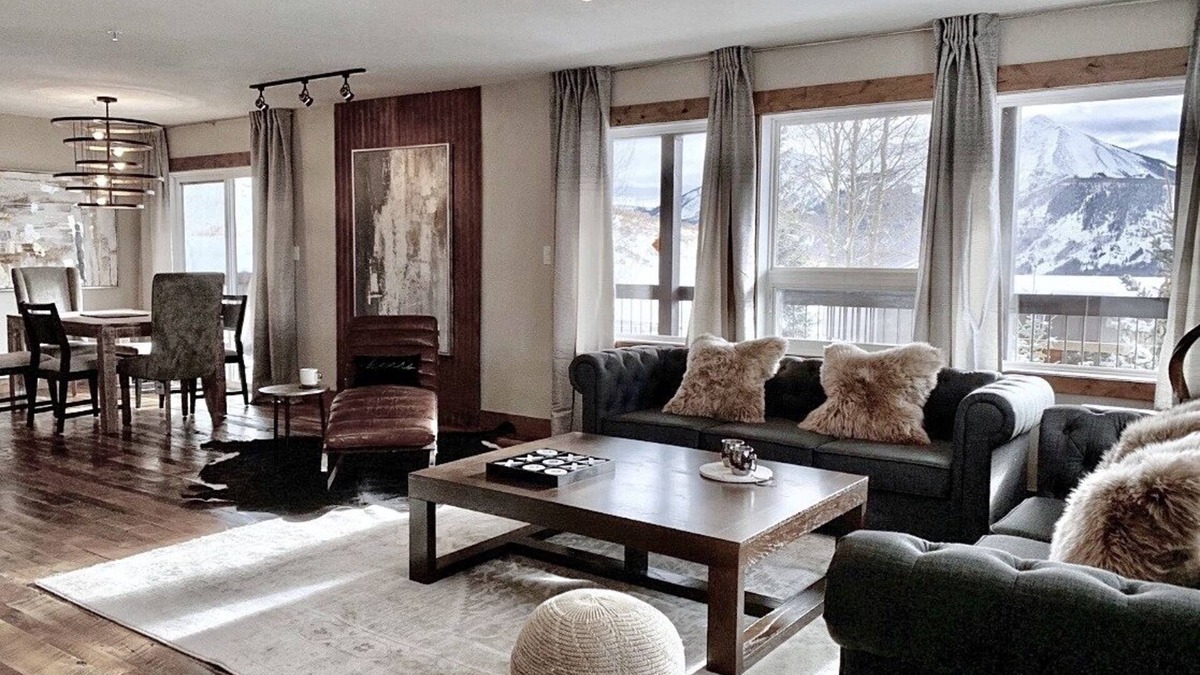 Crested Butte Condo | Penthouse #1: Panoramic Views, Hot Tub, 75" & 55" TVs, Sonos, Free Ski Bus