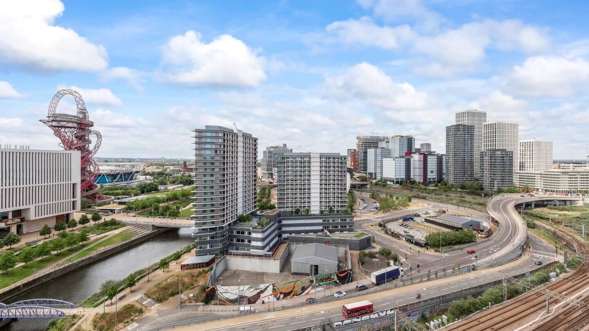Stratford and New Town Apartment | Penthouse 2-Bed Apartment in The Heart Of E15