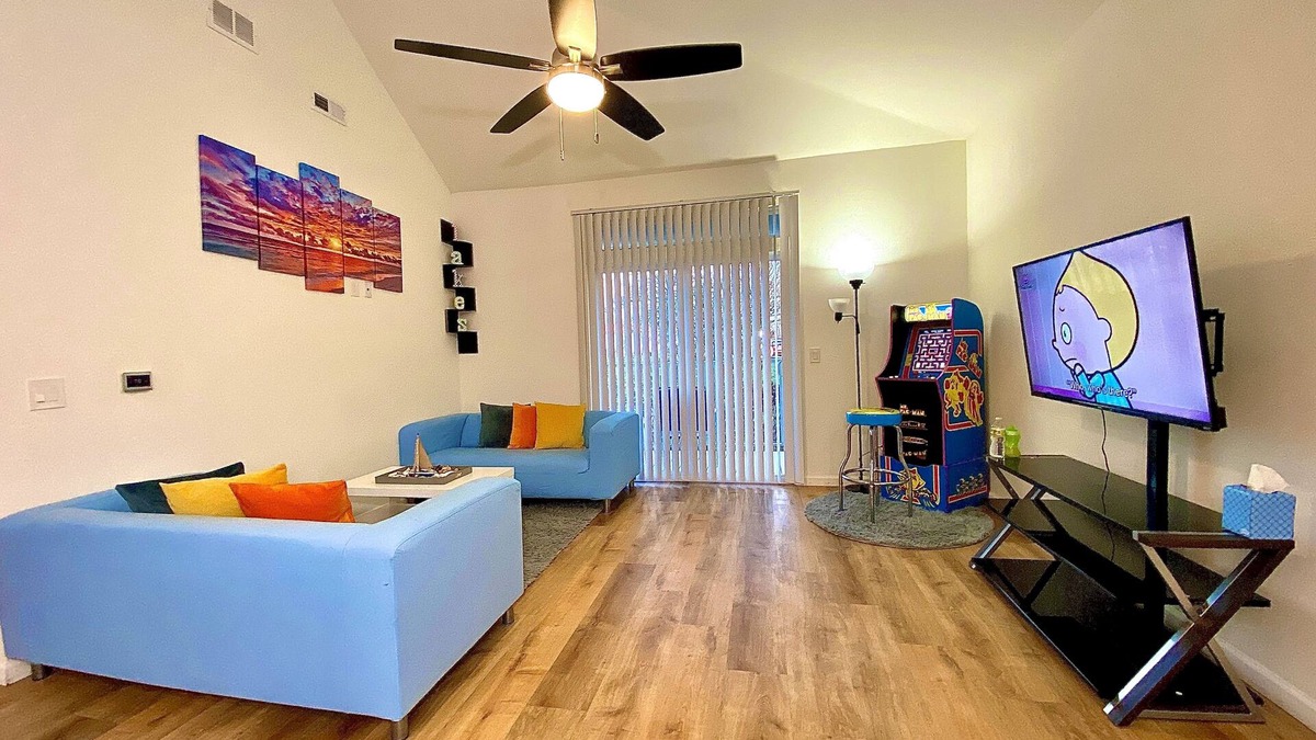 Weldon Spring Heights House | PENTHOUSE 2BD2BTH PAC-MAN/ROKU