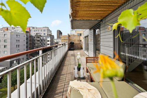 Gronland Apartment | Penthouse 3-Story with 2 Terraces & Balcony