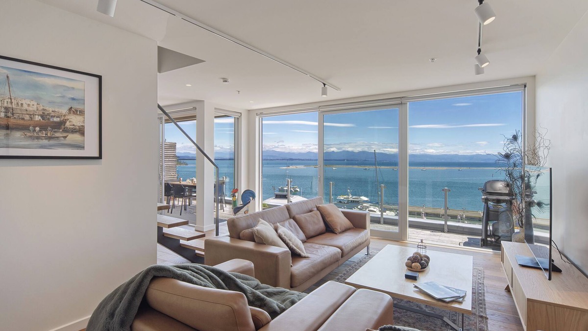 Stepneyville Apartment | Penthouse 37 - Spectacular Nelson Waterfront Apartment