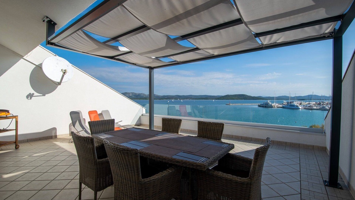 Municipality of Murter Apartment | Penthouse 4 + 2P - * Betina, island of Murter